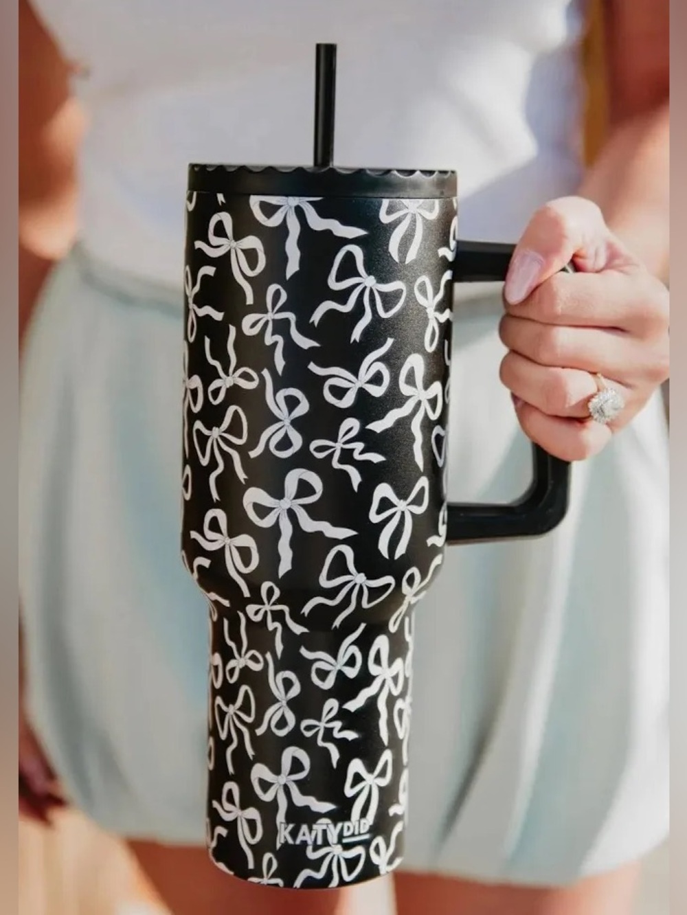 KATYDID Black Tumbler with White Bow Pattern and Handle NEW in box